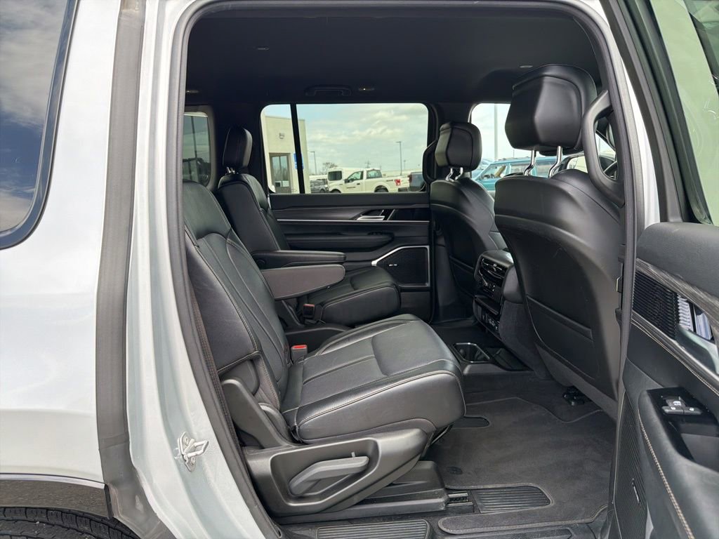 Used 2024 Jeep Wagoneer Series II AWD/4WD image 19