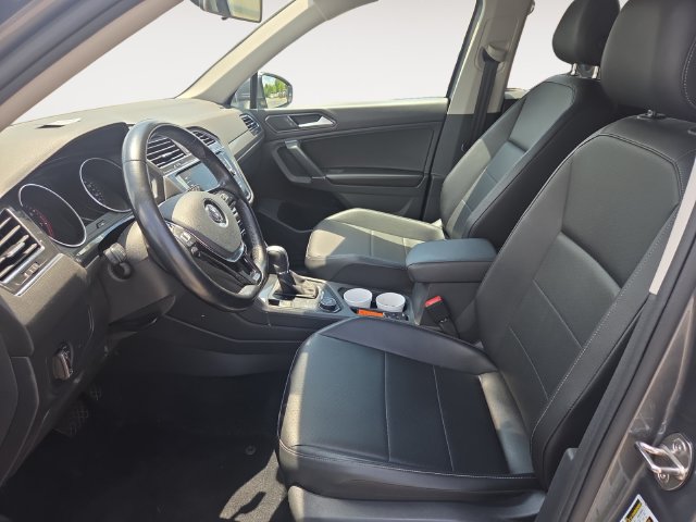 Used 2018 Volkswagen Tiguan SE w/ 3rd Row Seat Package AWD/4WD image 9