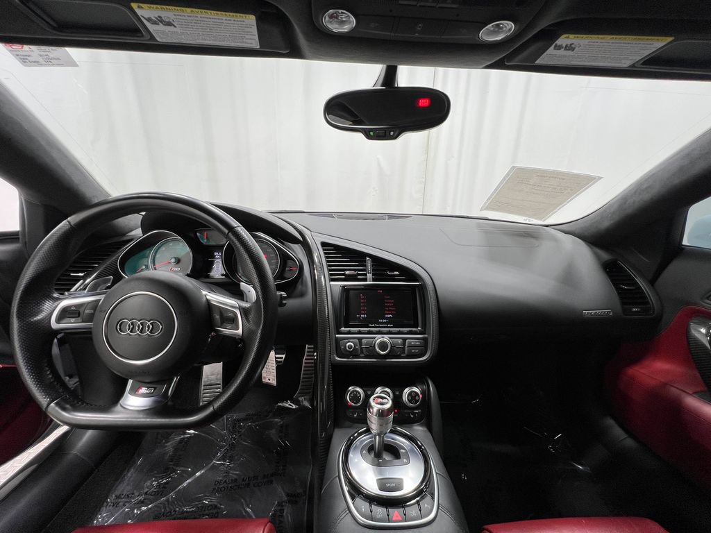 Used 2015 Audi R8 V8 w/ Extended Leather Package AWD/4WD image 19