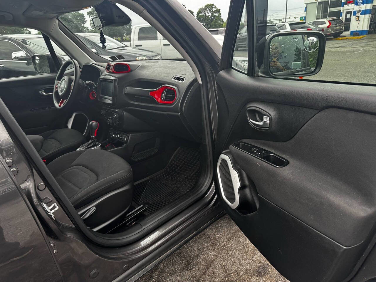 Used 2018 Jeep Renegade Latitude image 15