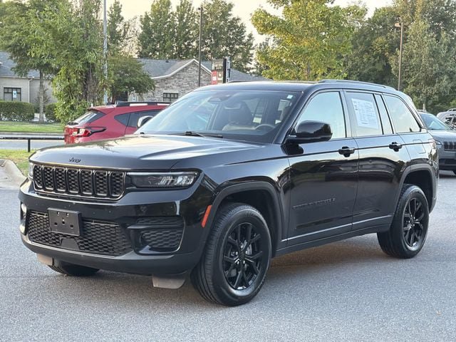 Used 2024 Jeep Grand Cherokee Altitude AWD/4WD image 7