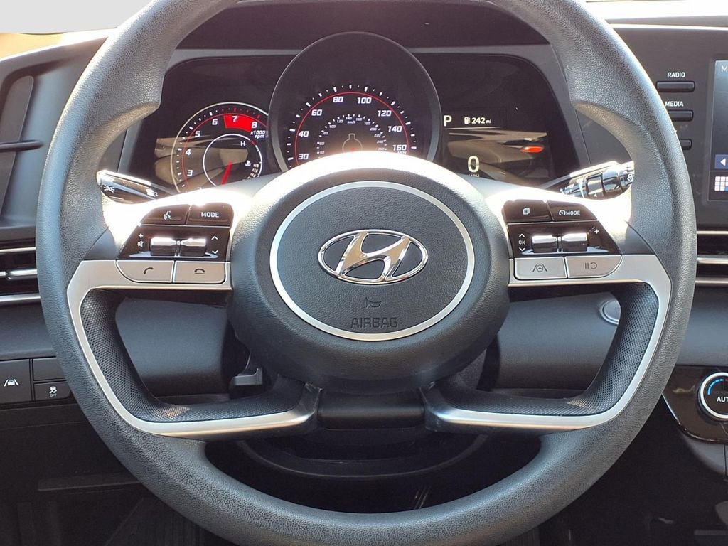 Used 2023 Hyundai Elantra SEL image 16