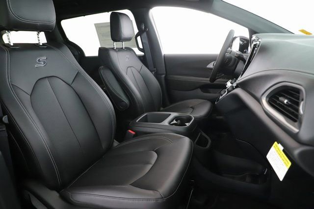 New 2026 Chrysler Pacifica Select w/ S Appearance Package image 32