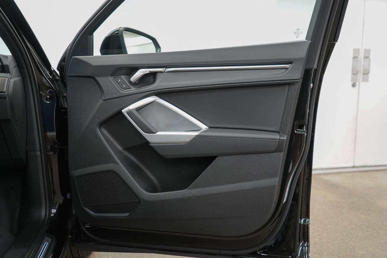 Used 2024 Audi Q3 2.0T Premium Plus w/ Premium Plus Package image 61