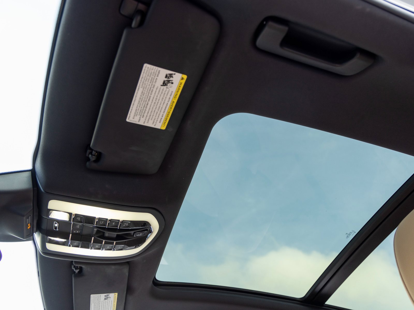 Certified 2025 Porsche Macan image 26