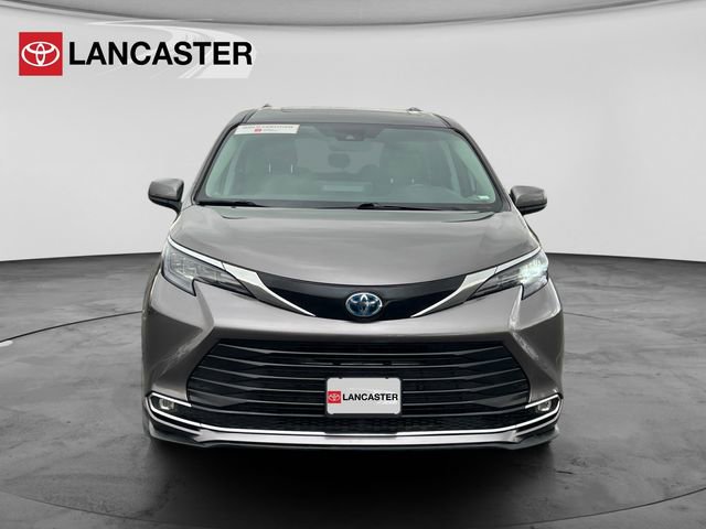 Certified 2024 Toyota Sienna XLE FWD image 2