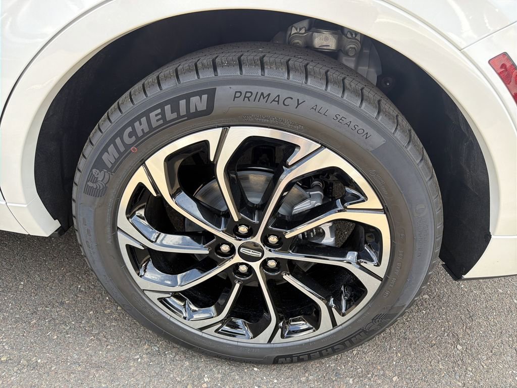 New 2026 Lincoln Nautilus Reserve AWD/4WD image 13