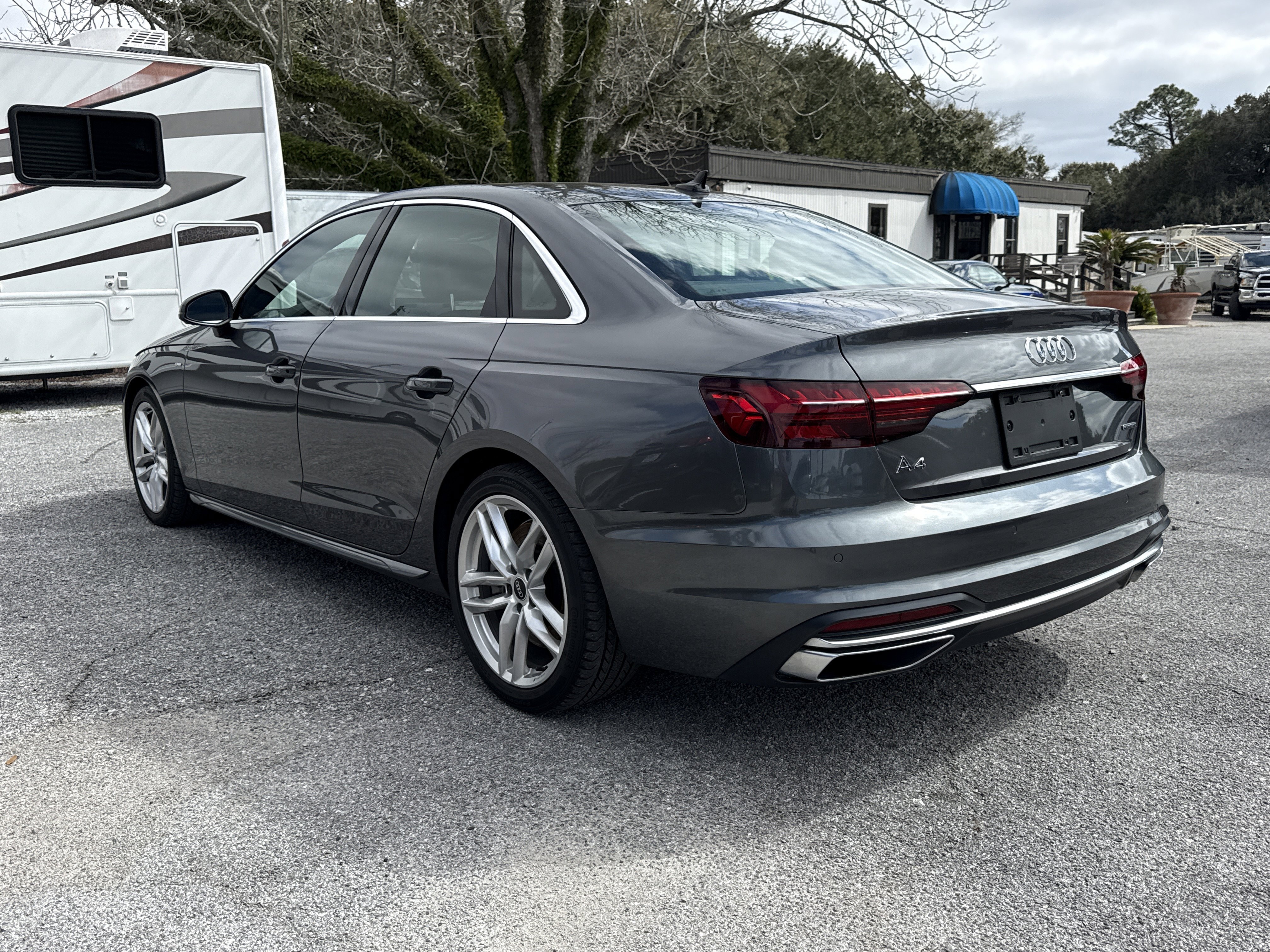 Used 2022 Audi A4 2.0T Premium Plus w/ Premium Plus Package image 3