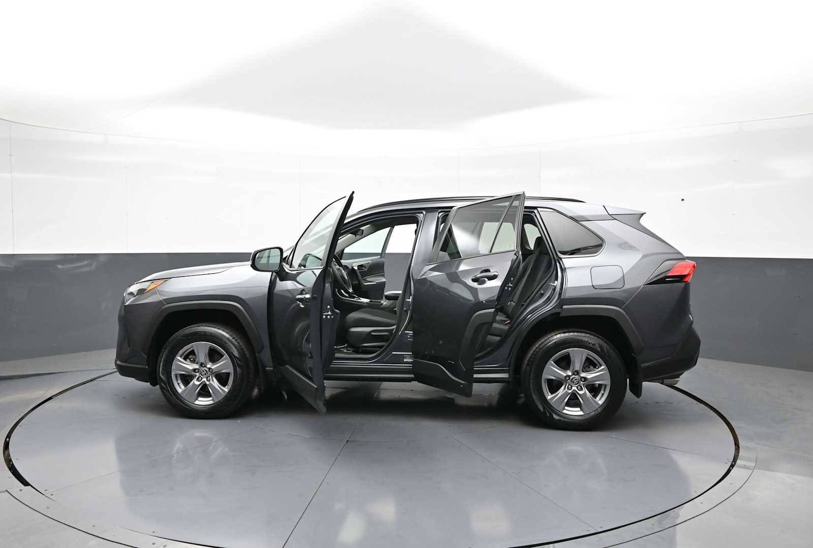 Used 2023 Toyota RAV4 LE AWD/4WD image 43