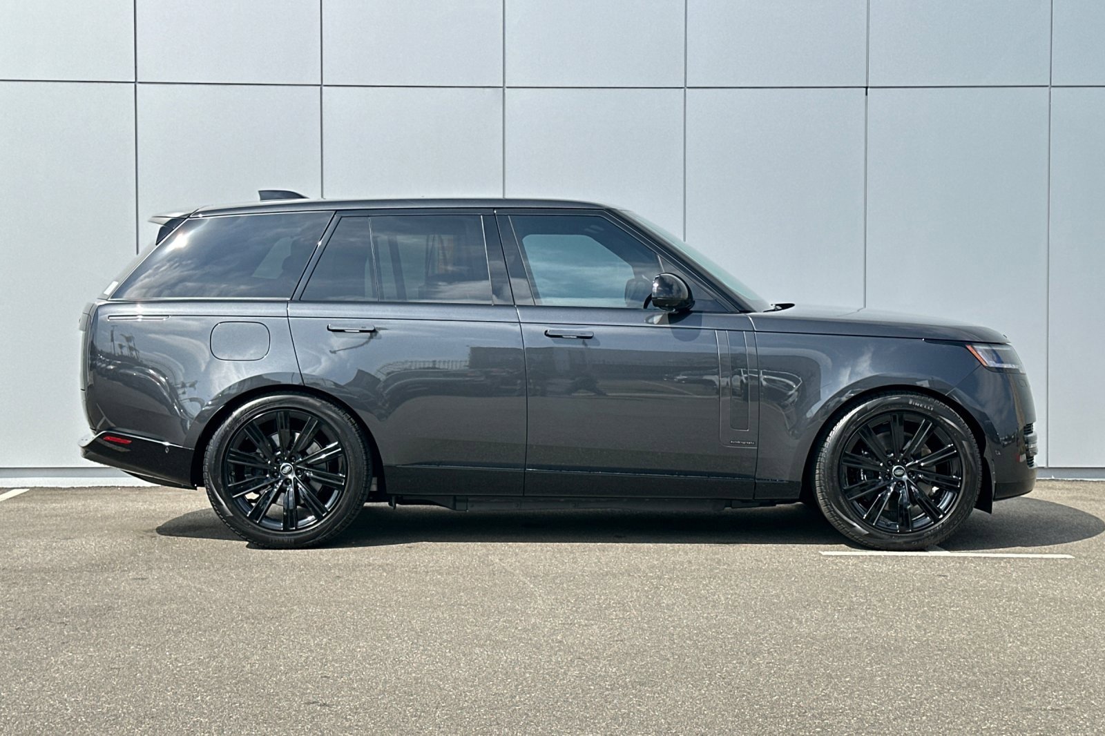 Used 2024 Land Rover Range Rover Autobiography image 6