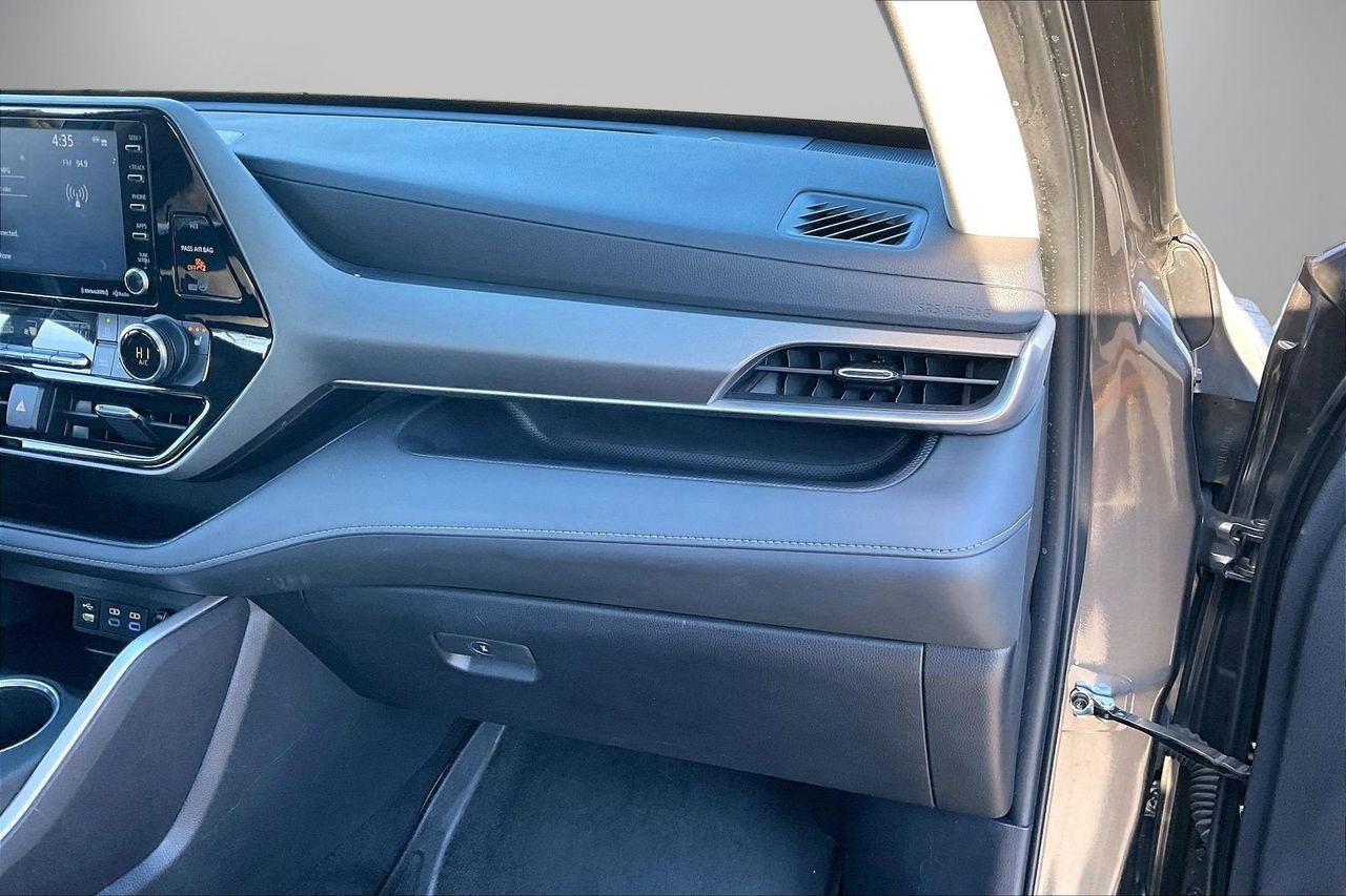 Used 2022 Toyota Highlander XLE image 21