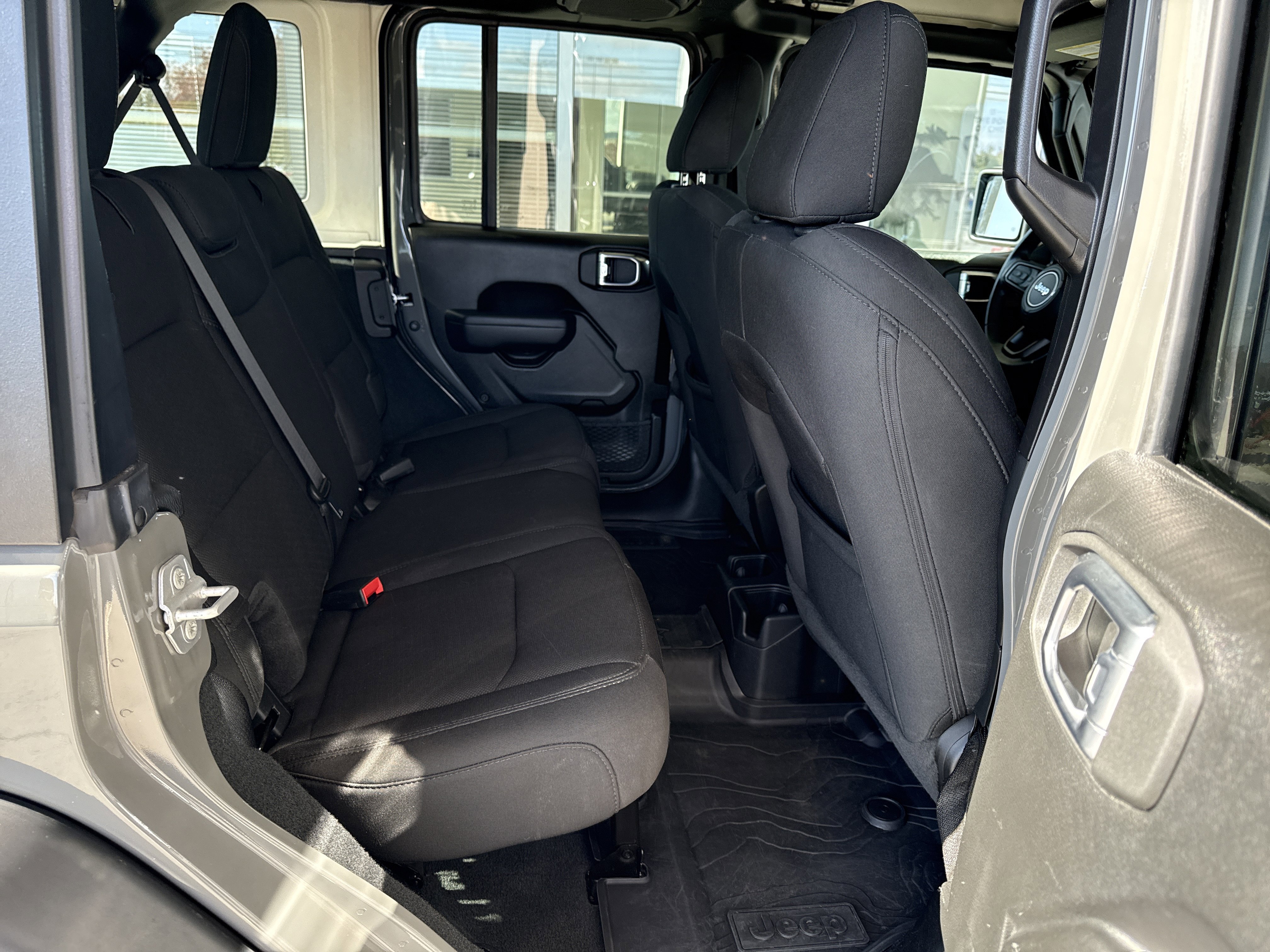 Used 2022 Jeep Wrangler Unlimited Sport image 16