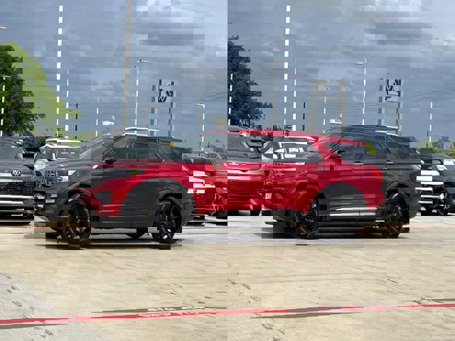 Used 2021 Ford Explorer Limited w/ Equipment Group 301A image 2