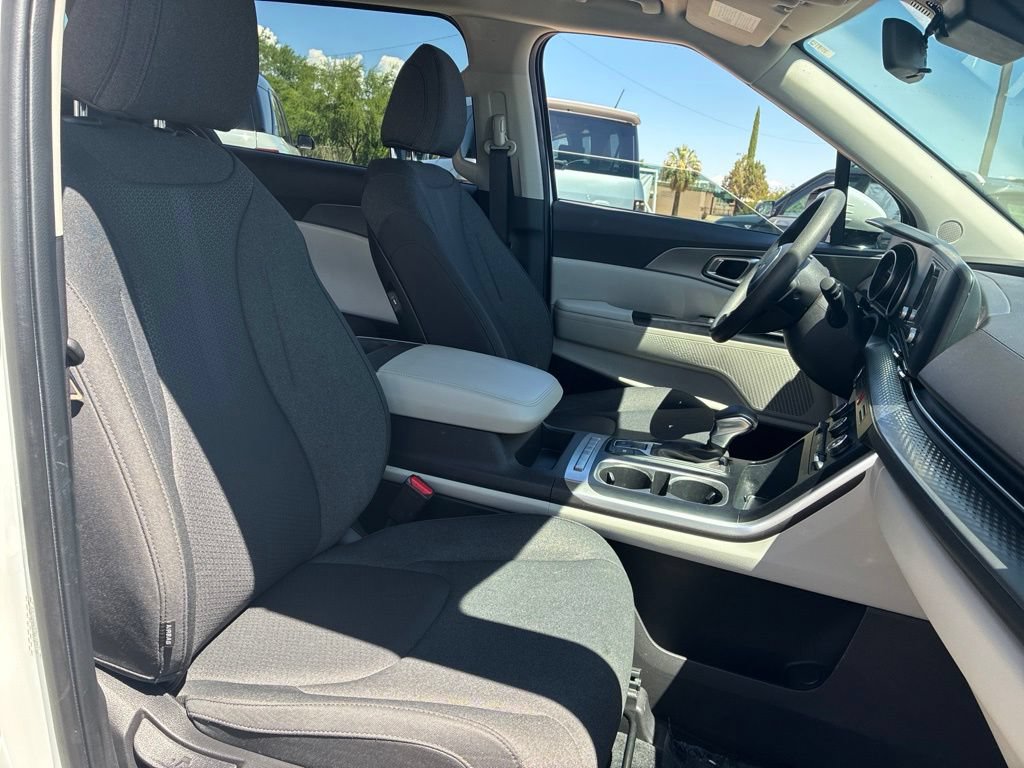 Used 2022 Kia Carnival LX FWD image 13