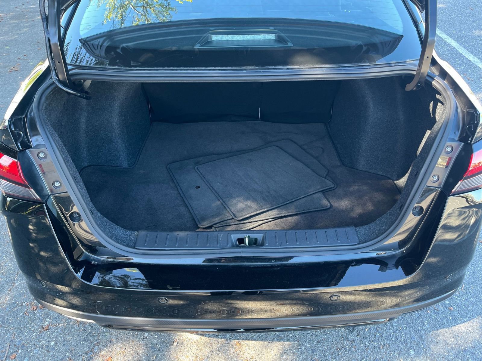 Used 2025 Nissan Versa SV image 29