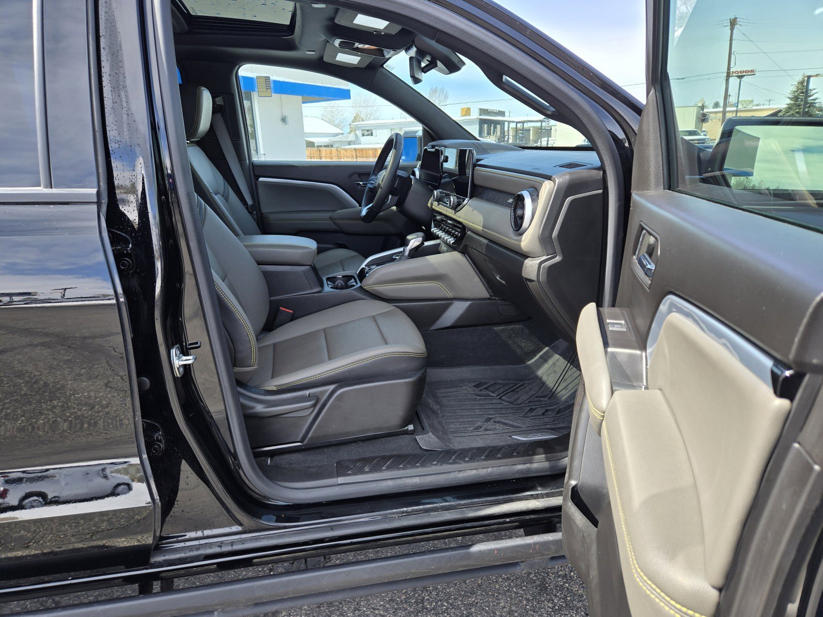 Used 2024 Chevrolet Colorado ZR2 w/ ZR2 Convenience Package III AWD/4WD image 21