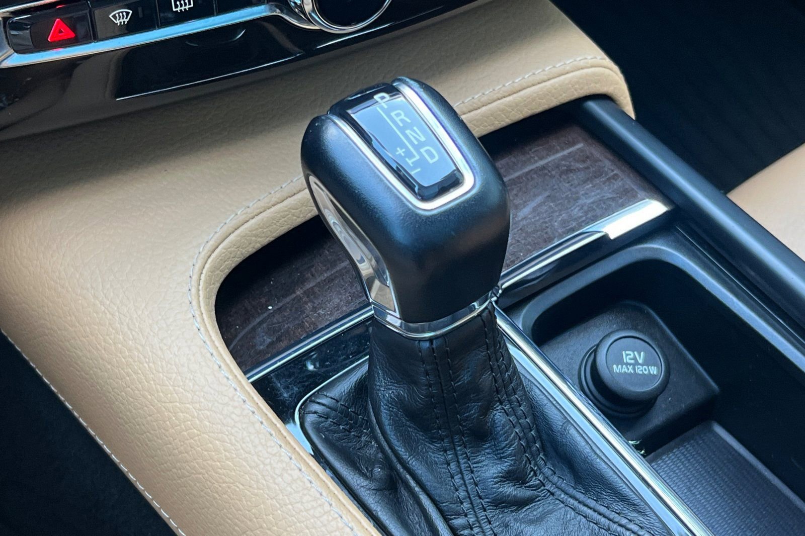 Used 2016 Volvo XC90 T6 Momentum w/ Protection Package Plus image 22