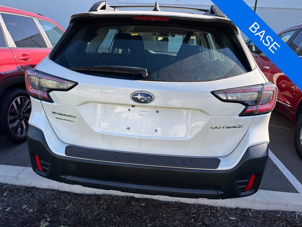 Used 2022 Subaru Outback AWD/4WD image 2