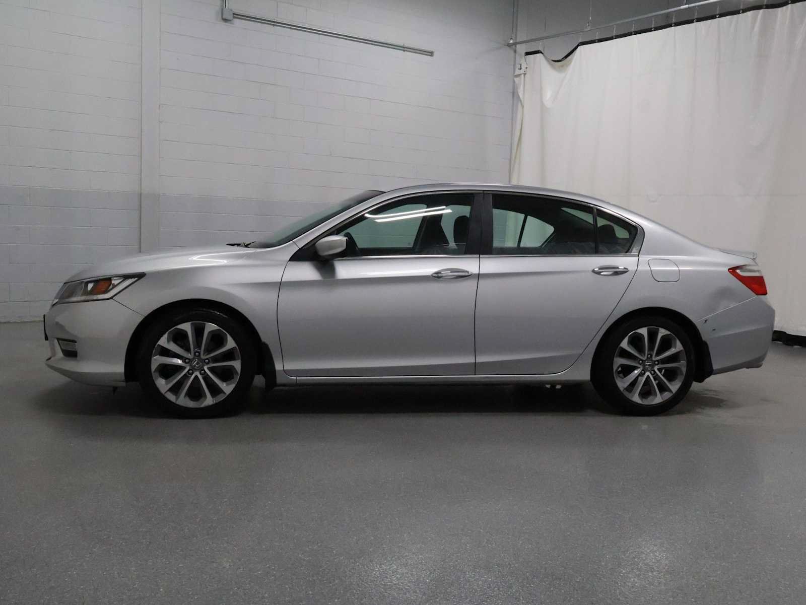 Used 2013 Honda Accord Sport image 2