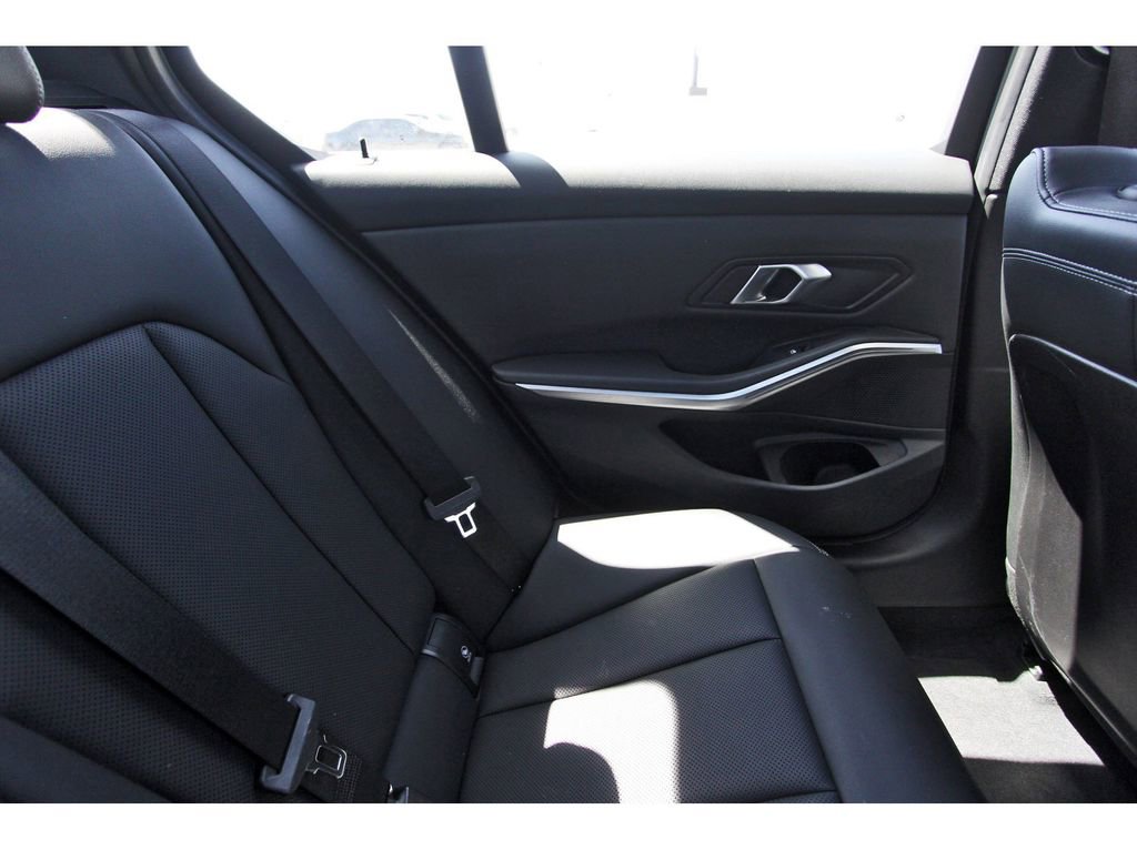 Used 2025 BMW 330i Sedan image 11