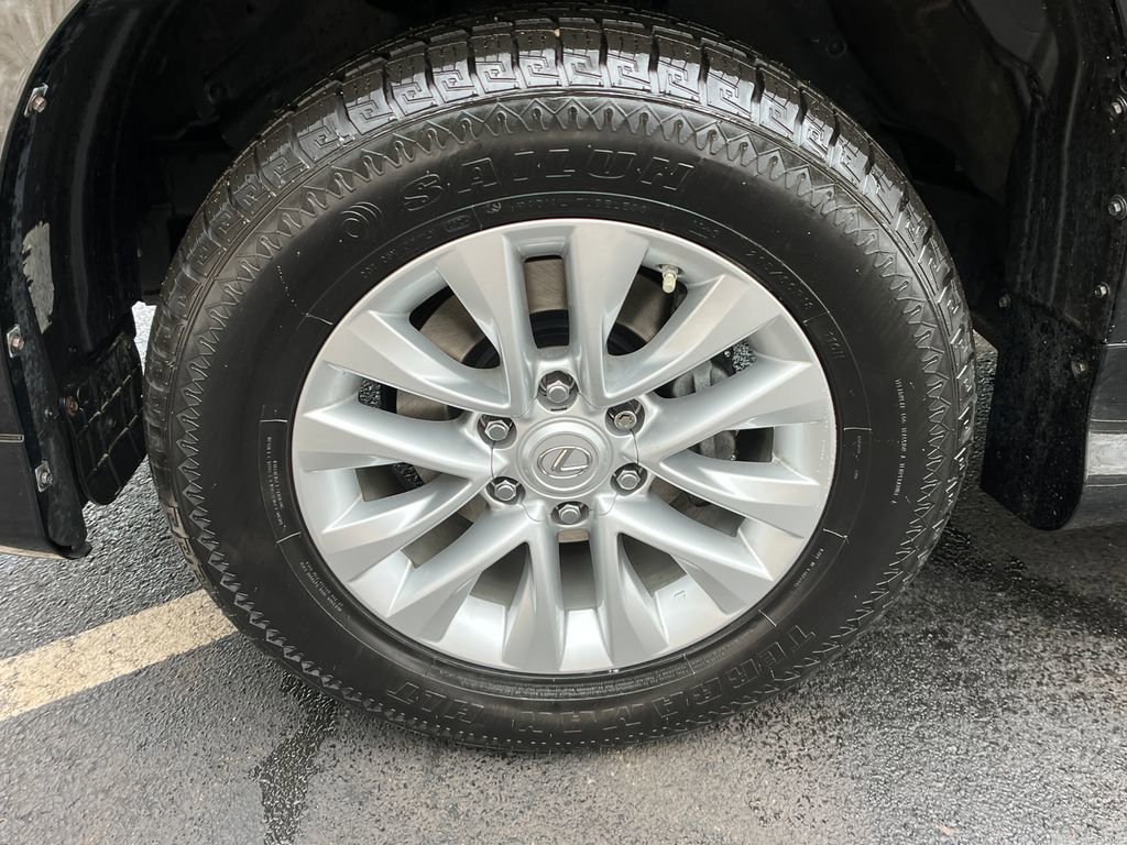 Used 2021 Lexus GX 460 w/ Accessory Package image 25