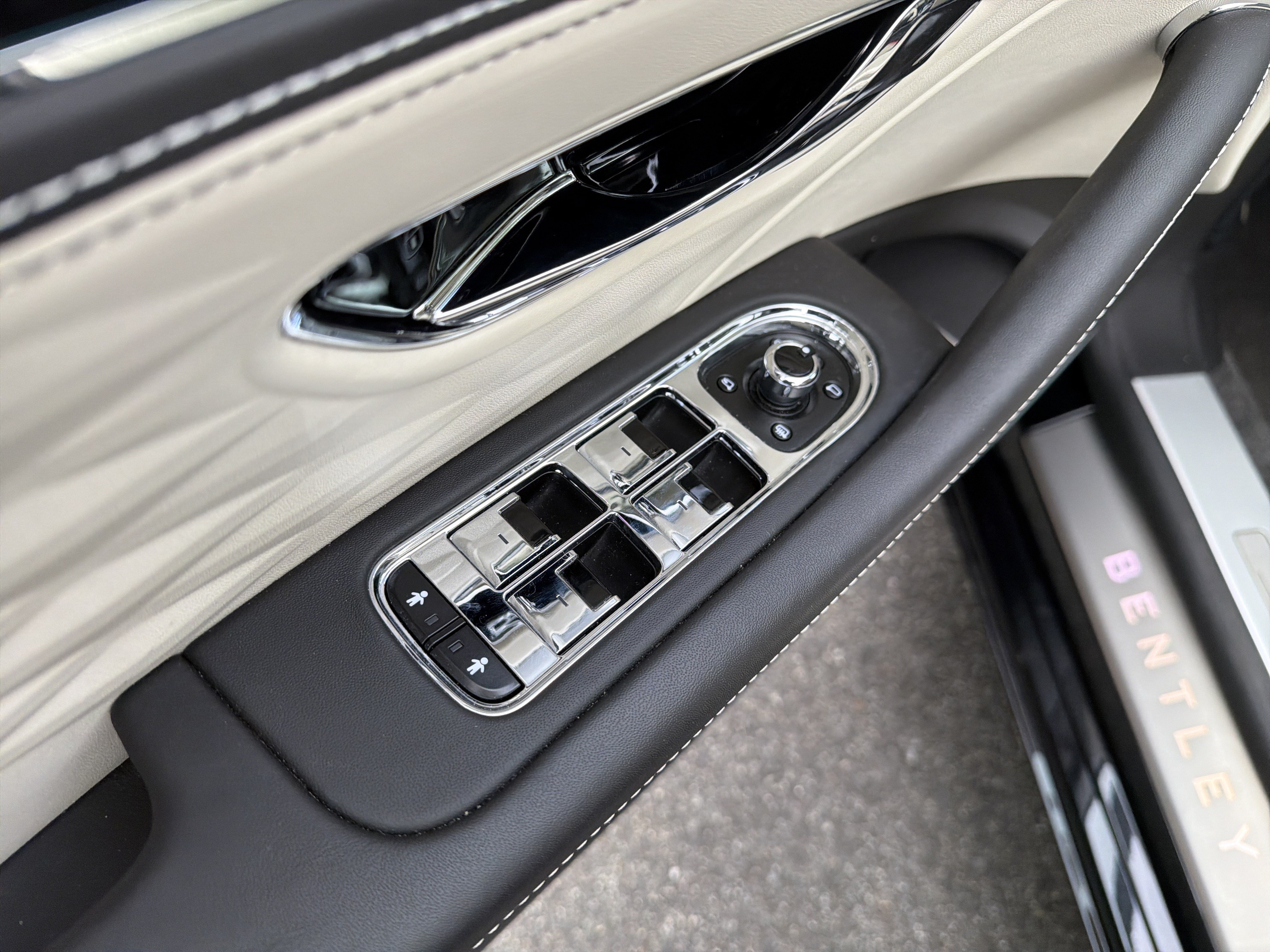 Used 2021 Bentley Flying Spur W12 AWD/4WD image 14