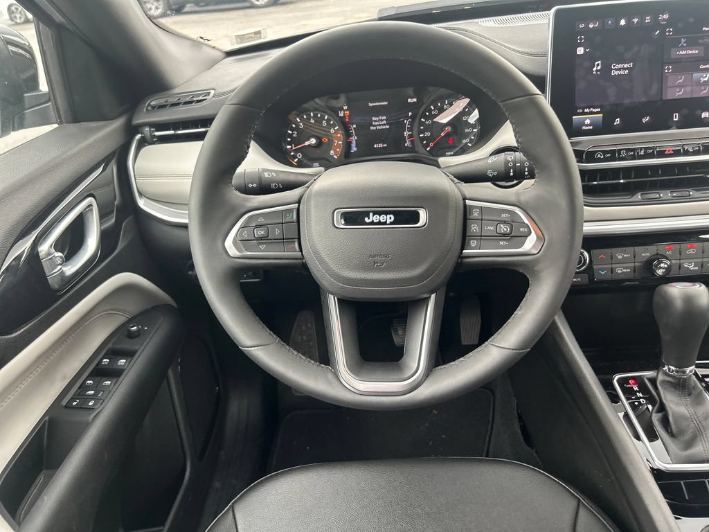 Used 2025 Jeep Compass Limited AWD/4WD image 16