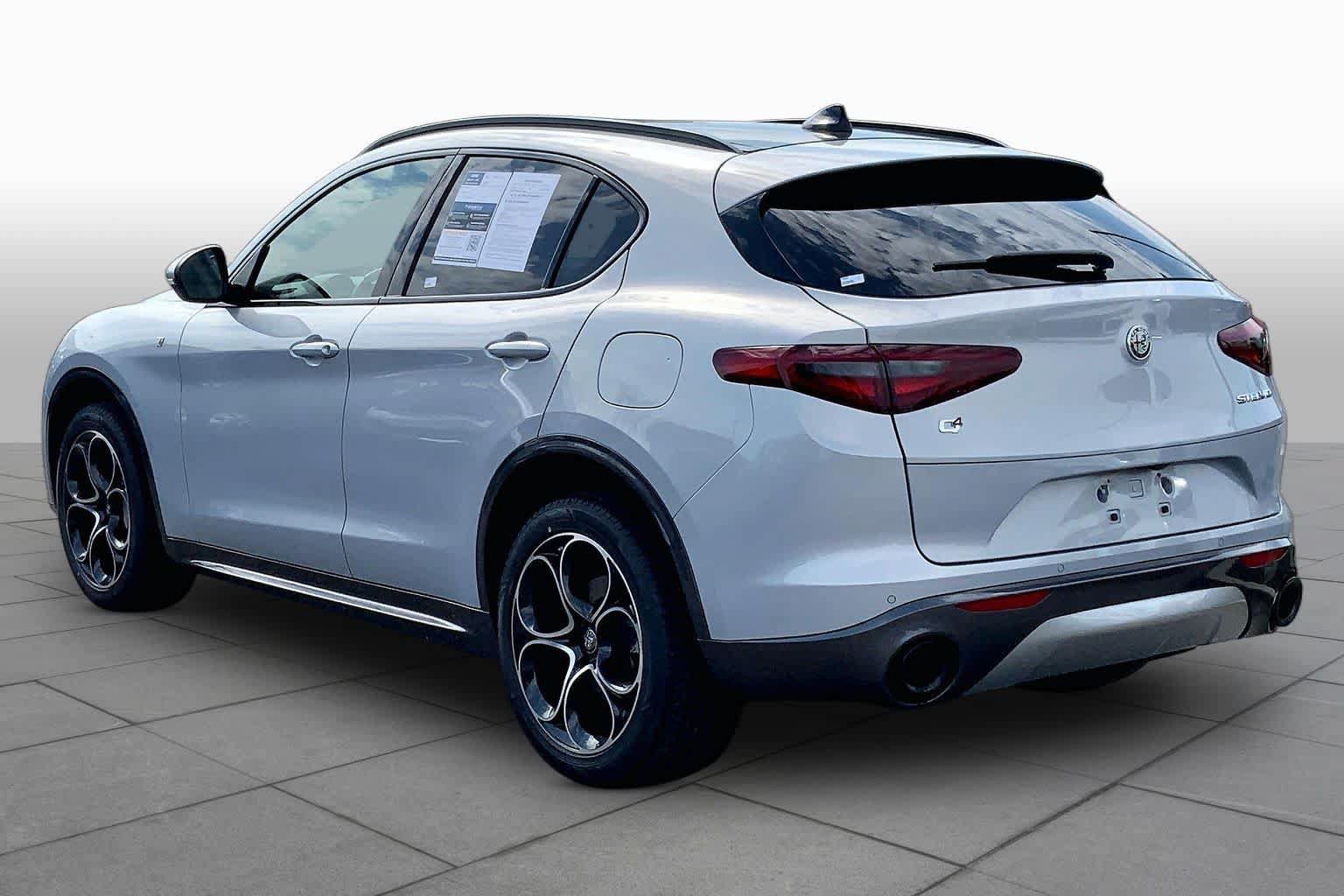 Used 2023 Alfa Romeo Stelvio Ti AWD/4WD image 12