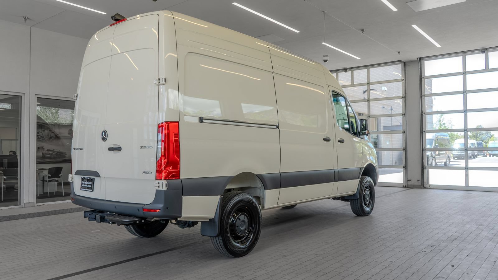 Used 2025 Mercedes-Benz Sprinter 2500 image 28