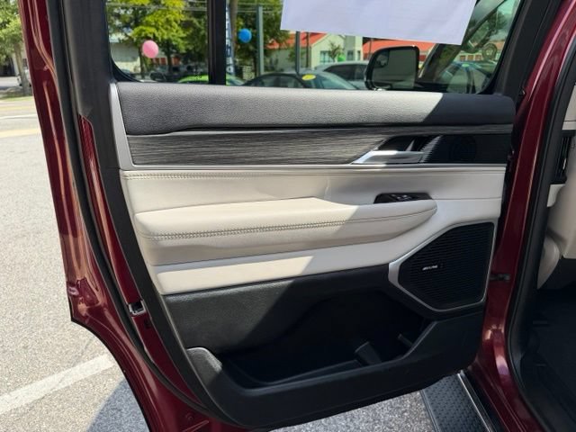 Used 2022 Jeep Wagoneer Series II AWD/4WD image 14