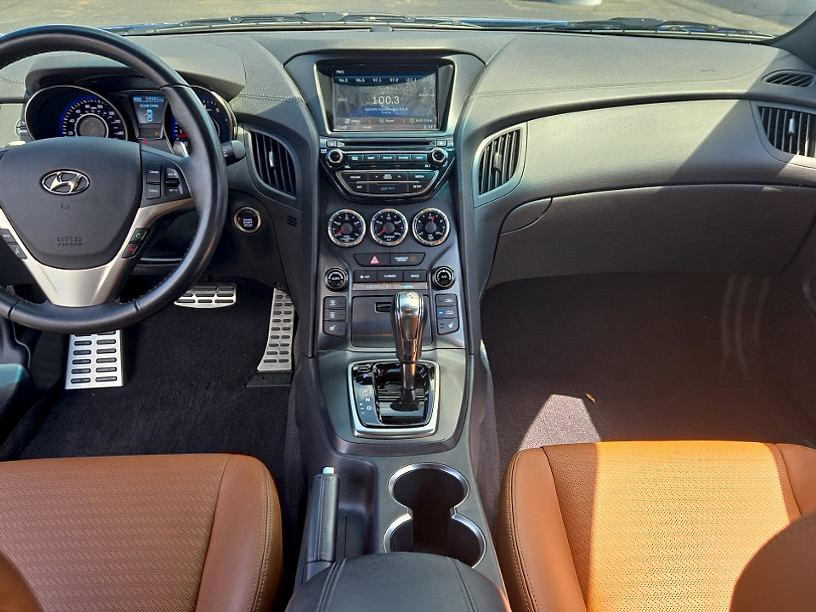 Used 2015 Hyundai Genesis 3.8 RWD image 18