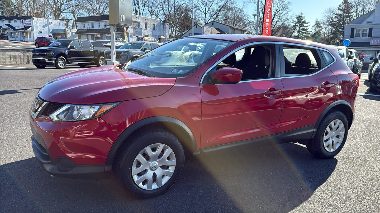 Used 2018 Nissan Rogue Sport S image 3
