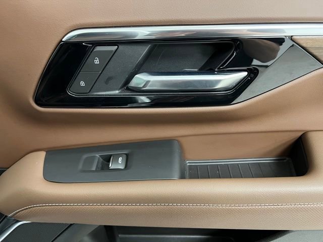 Used 2025 Chevrolet Tahoe High Country AWD/4WD image 58