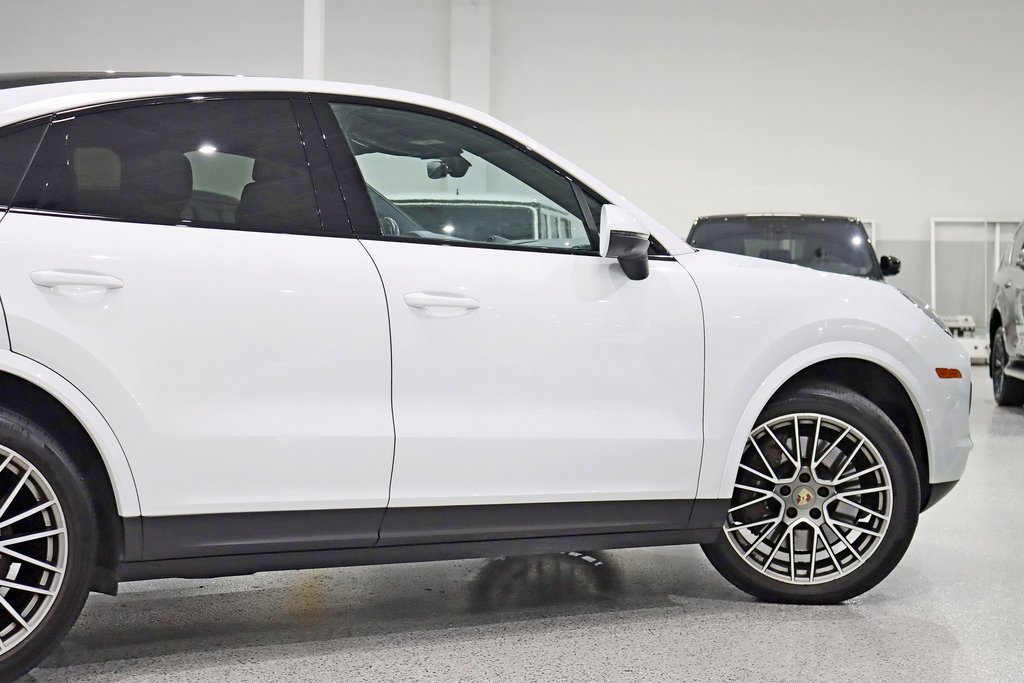 Used 2023 Porsche Cayenne Platinum Edition image 11