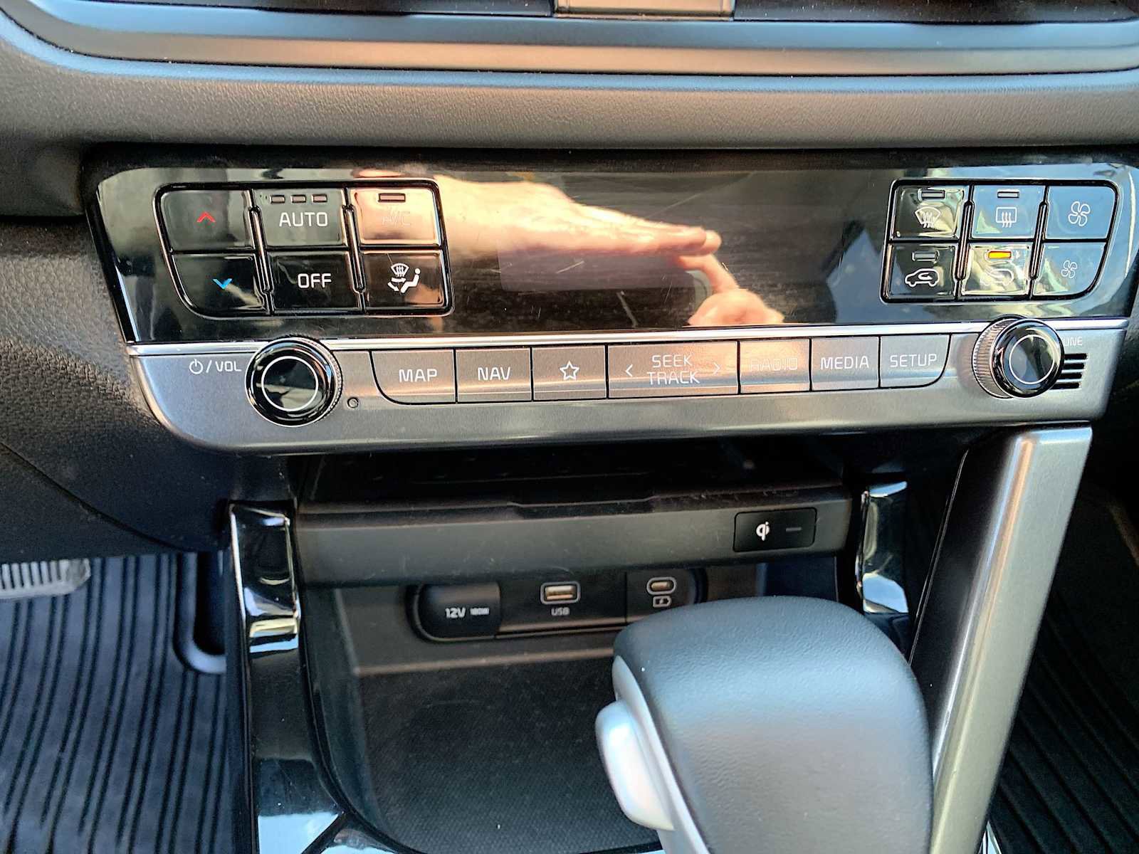 Used 2024 Kia Seltos EX image 18