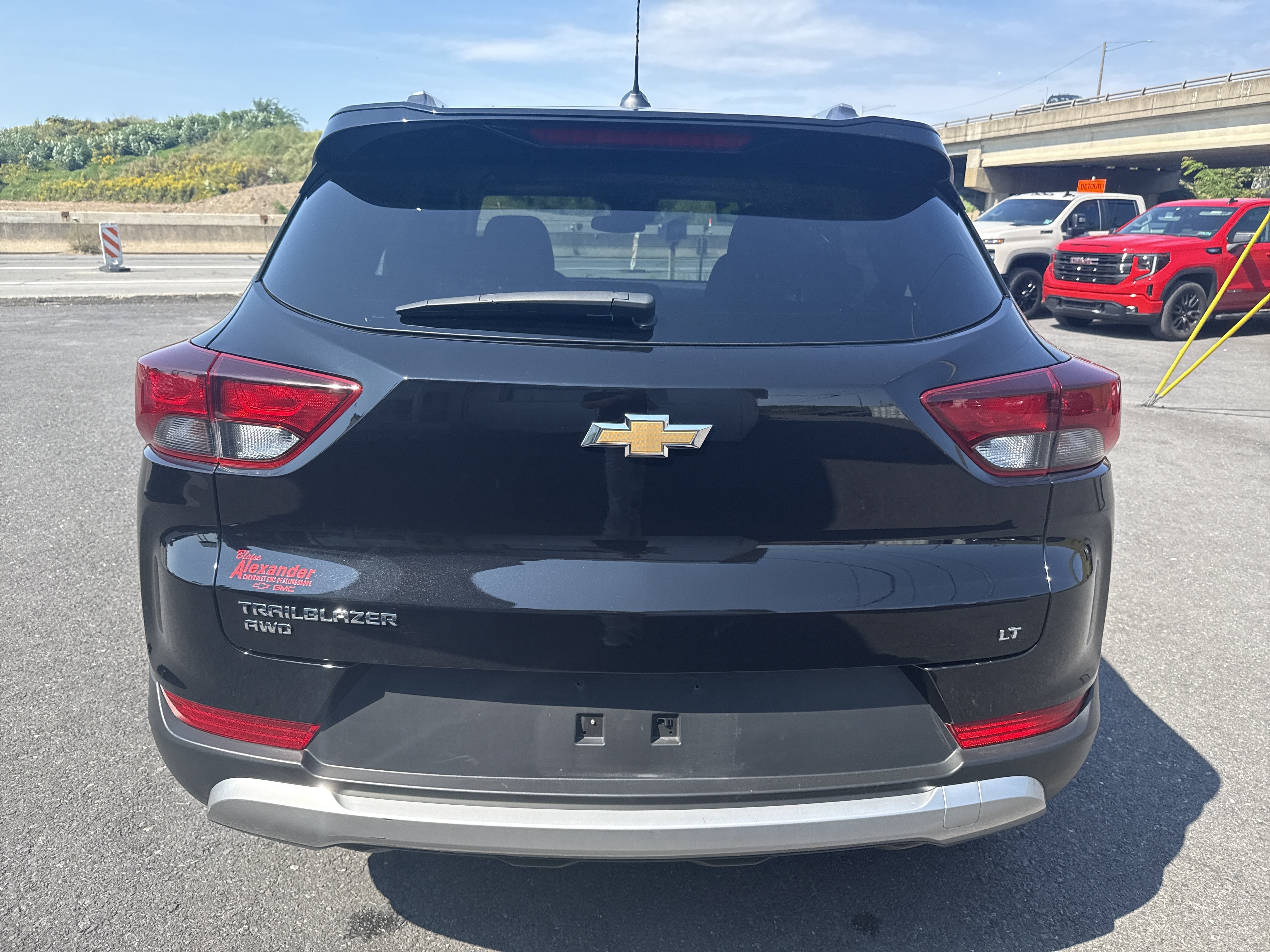 Used 2025 Chevrolet TrailBlazer LT AWD/4WD image 4