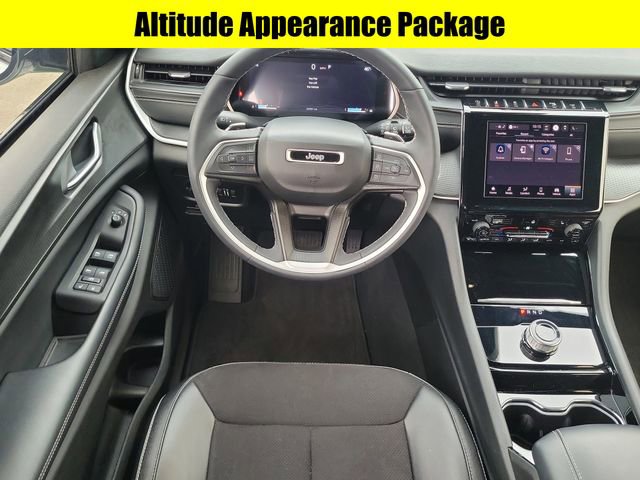 Used 2023 Jeep Grand Cherokee Altitude image 9
