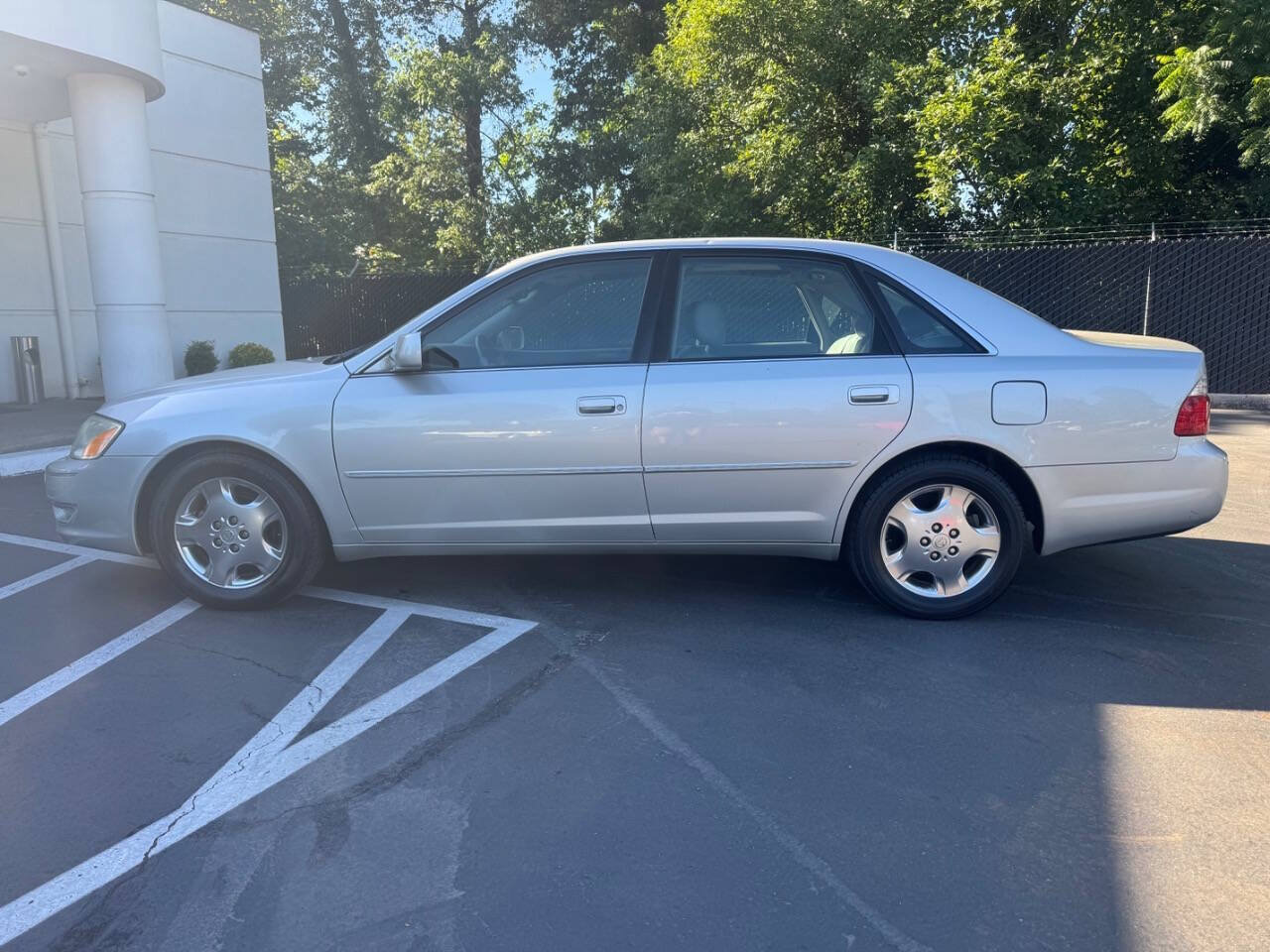 Used 2003 Toyota Avalon XL FWD image 2