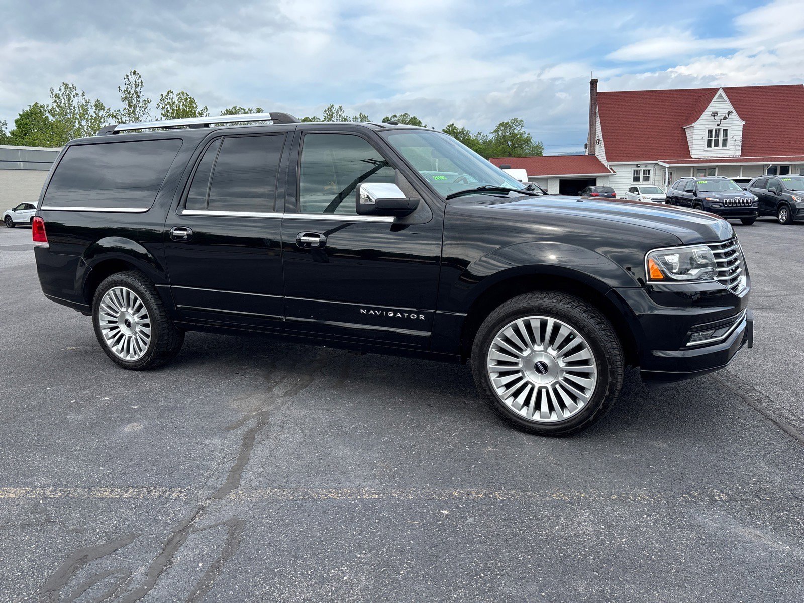 Used 2017 Lincoln Navigator L Reserve AWD/4WD image 1