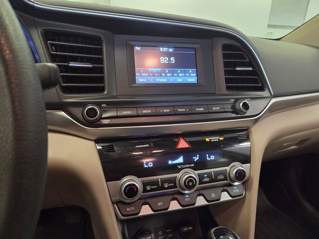 Used 2020 Hyundai Elantra SE FWD image 17