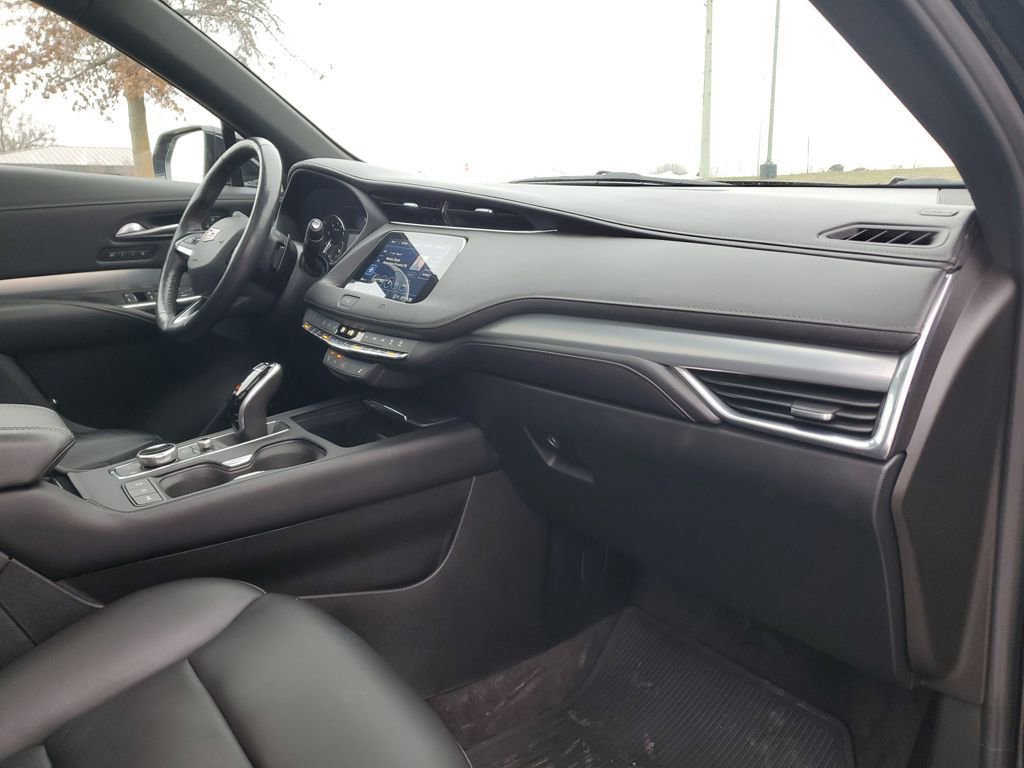 Certified 2021 Cadillac XT4 Premium Luxury w/ Cold Weather Package image 32