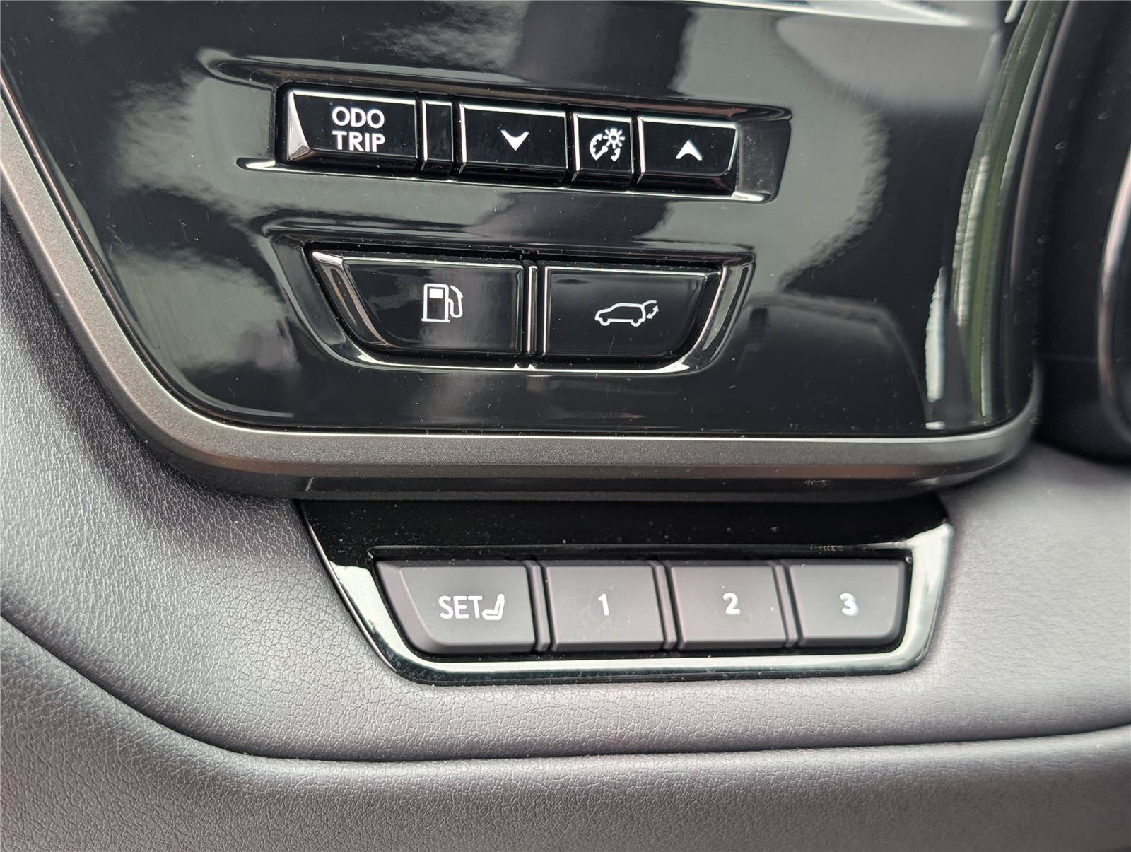 Certified 2025 Lexus TX 500h AWD w/ Technology Package image 26