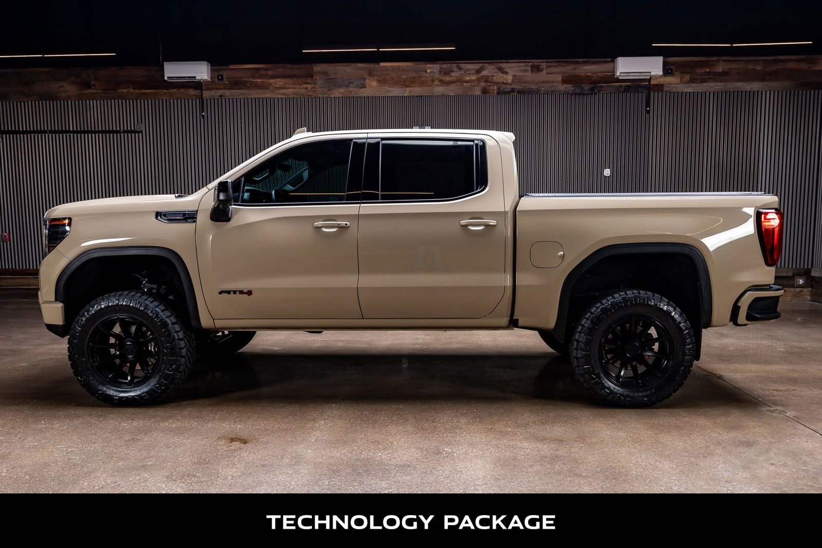Used 2023 GMC Sierra 1500 AT4 w/ Technology Package AWD/4WD image 6