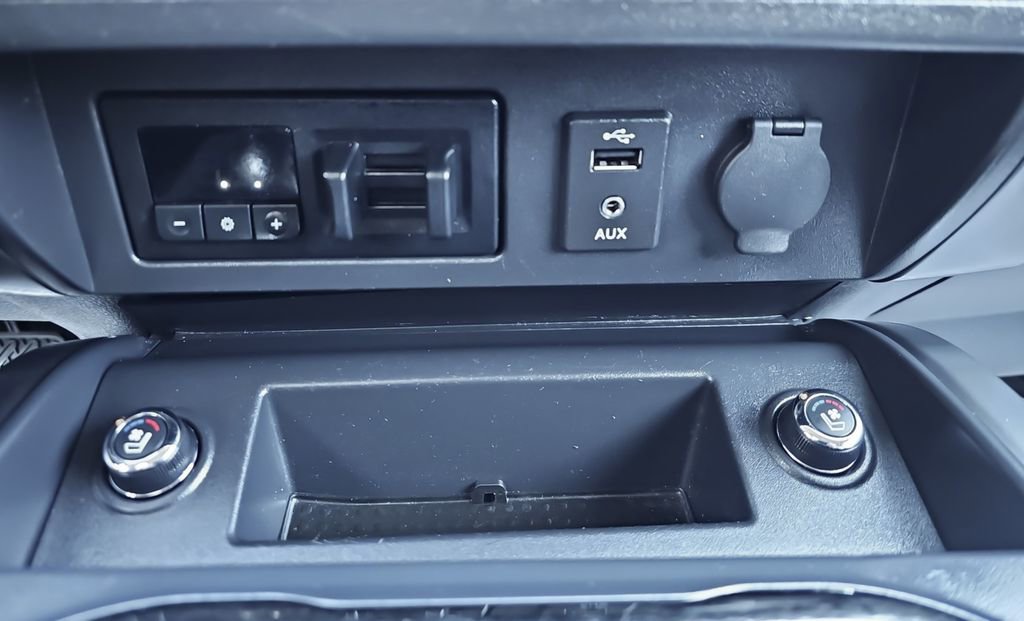 Used 2018 Nissan Titan Platinum Reserve w/ Platinum Utility Package image 28