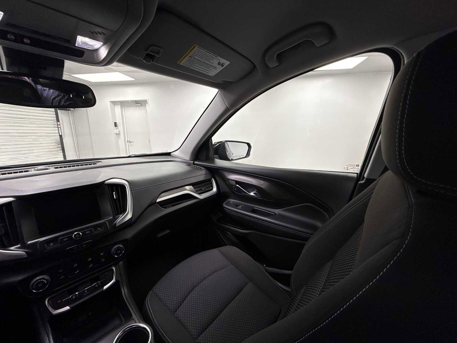Used 2024 GMC Terrain SLE image 11