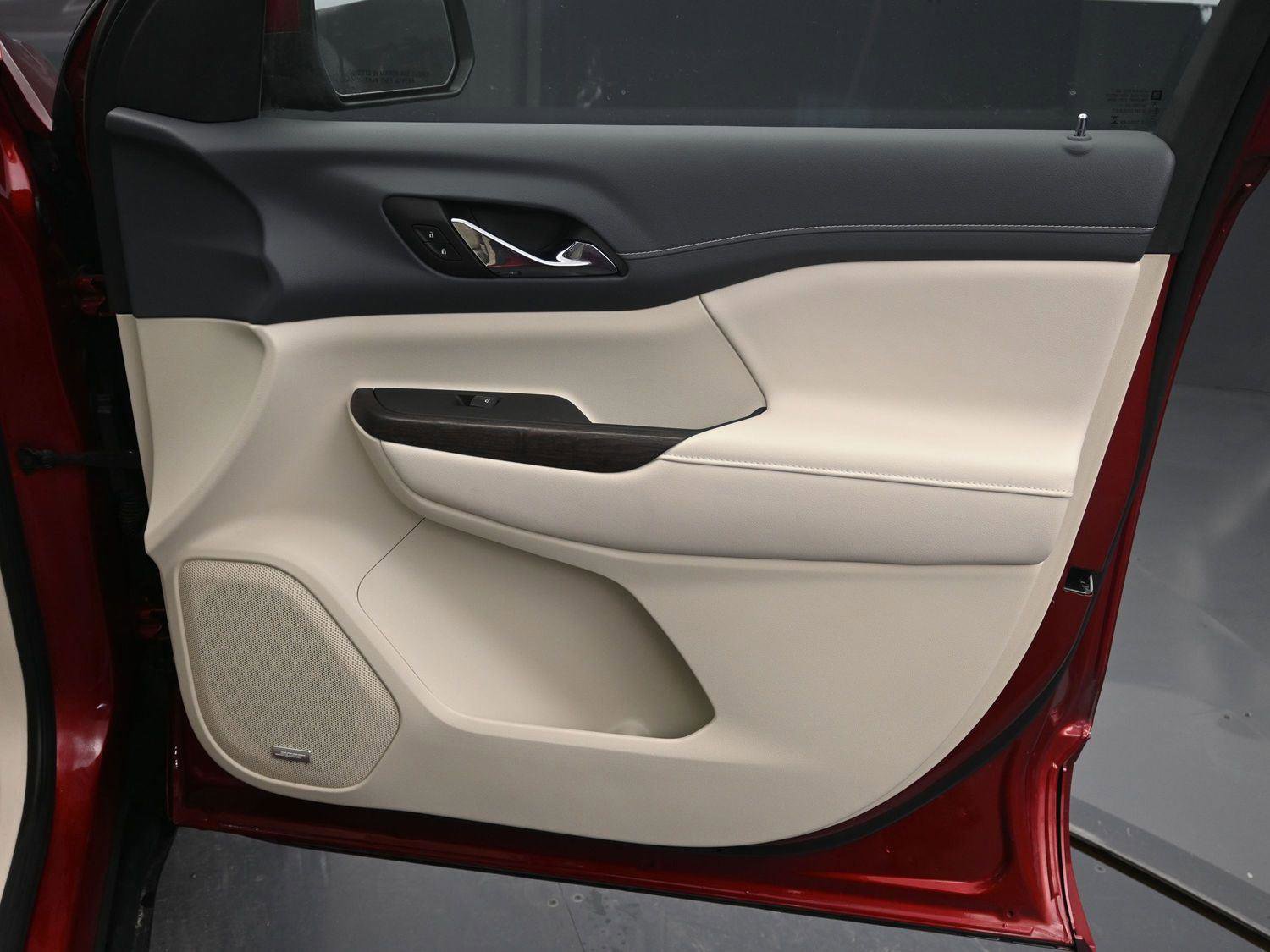 Used 2023 GMC Acadia Denali w/ Denali Ultimate Package image 9