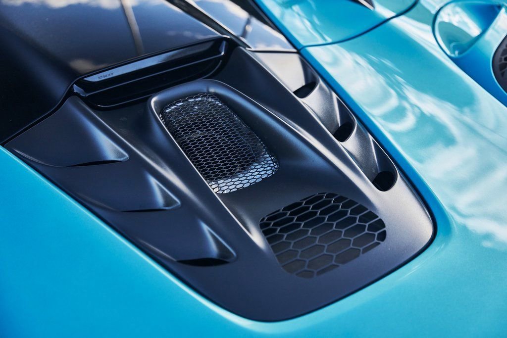 Used 2025 McLaren Artura Spider image 12