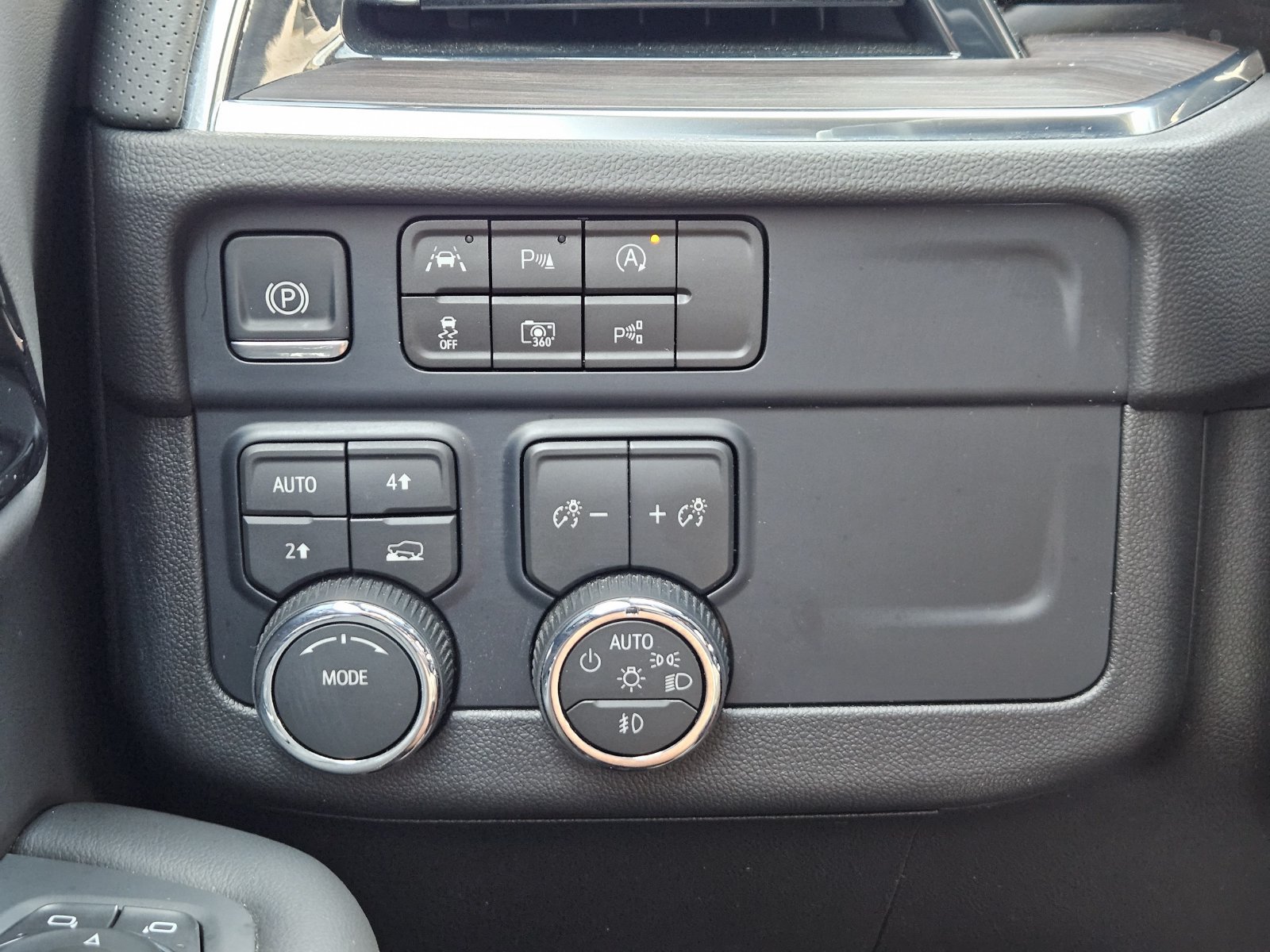 Certified 2026 Chevrolet Suburban Premier AWD/4WD image 23