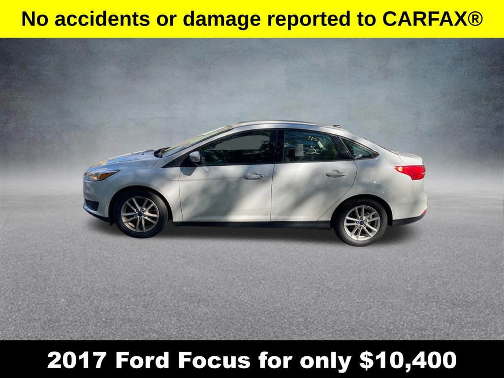 Used 2017 Ford Focus SE w/ Cold Weather Package image 2