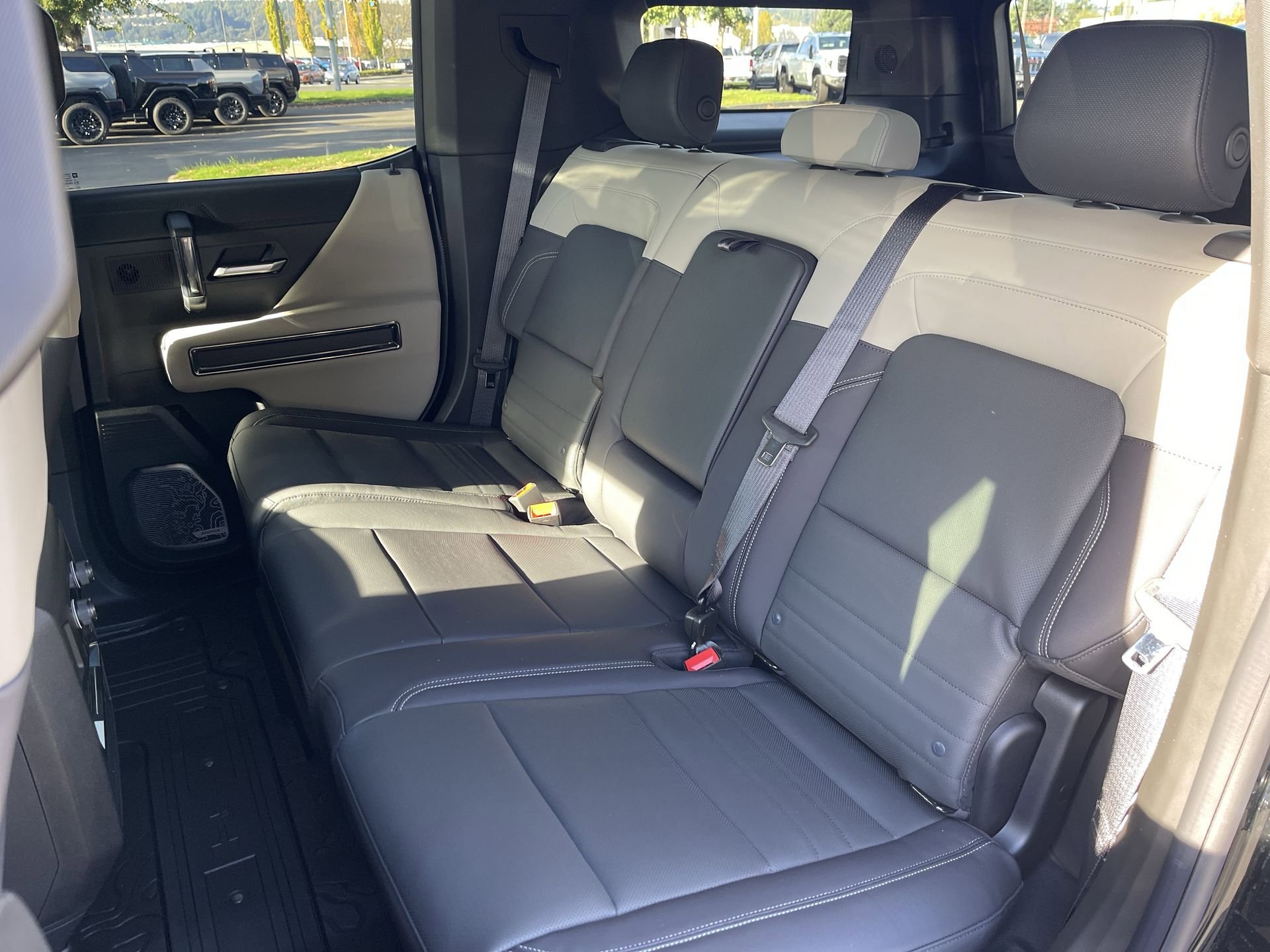 New 2026 GMC Hummer EV SUV w/ LPO, Roof Cross Rail Package image 59
